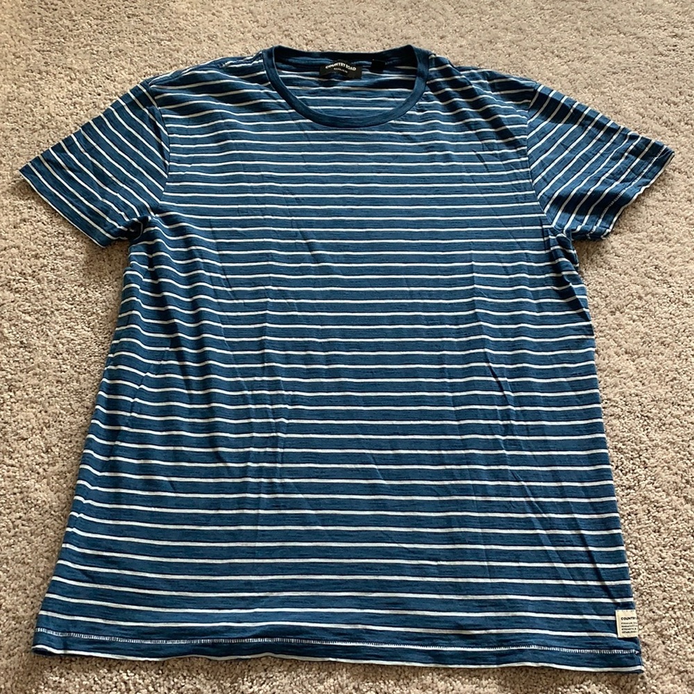 Worn once- Country Road men’s 100% cotton tee!